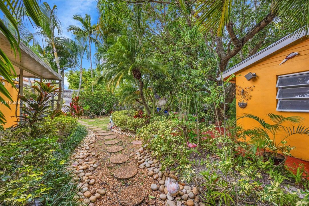 Active With Contract: $1,000,000 (0 beds, 0 baths, 2002 Square Feet)