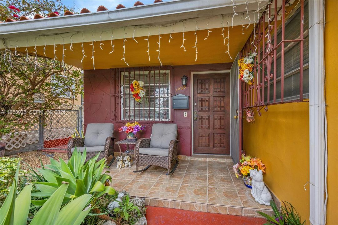 Active With Contract: $1,000,000 (0 beds, 0 baths, 2002 Square Feet)