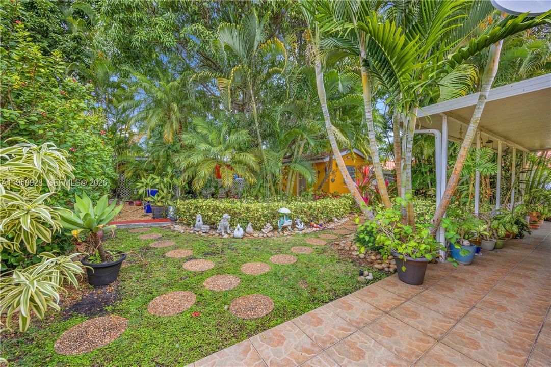 Active With Contract: $1,000,000 (0 beds, 0 baths, 2002 Square Feet)