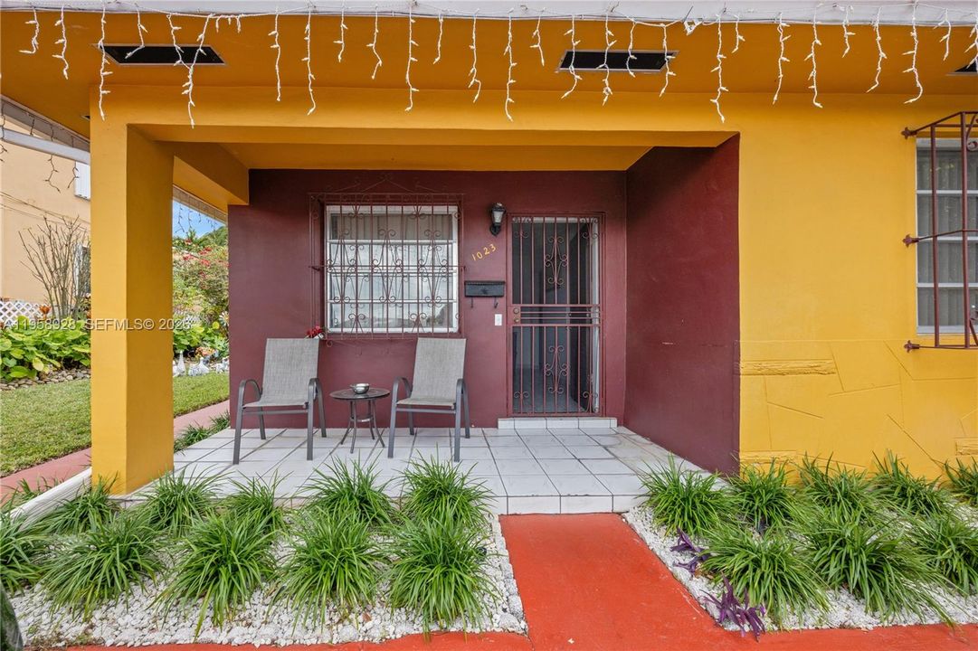 Active With Contract: $1,000,000 (0 beds, 0 baths, 2002 Square Feet)