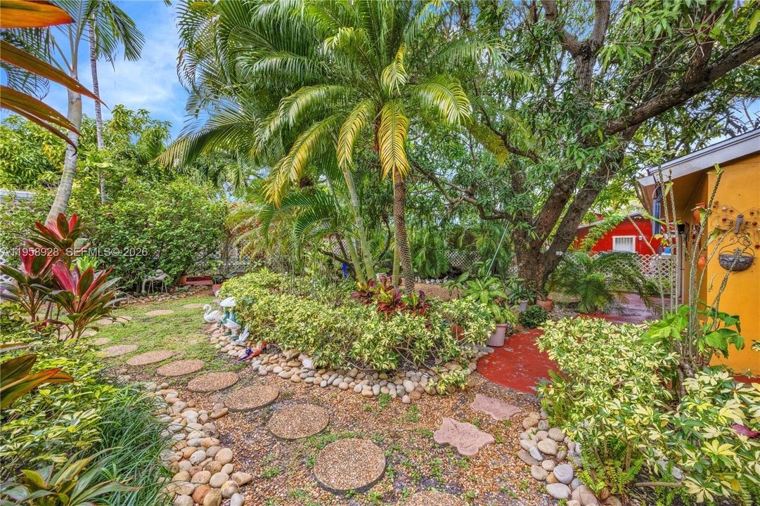 Active With Contract: $1,000,000 (0 beds, 0 baths, 2002 Square Feet)