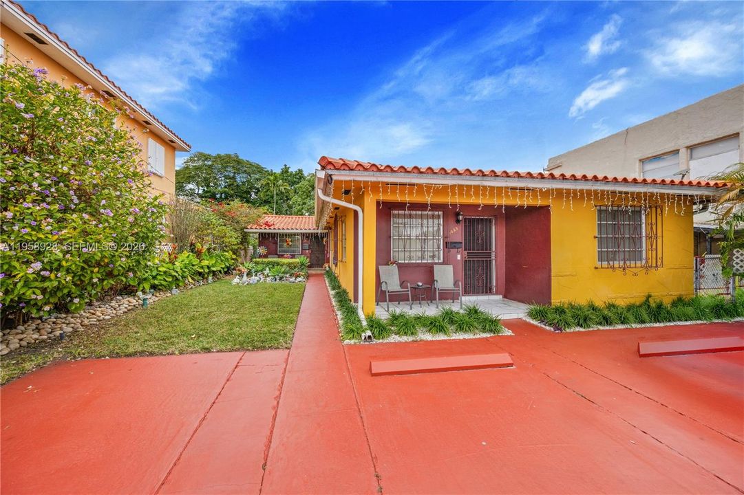 Active With Contract: $1,000,000 (0 beds, 0 baths, 2002 Square Feet)