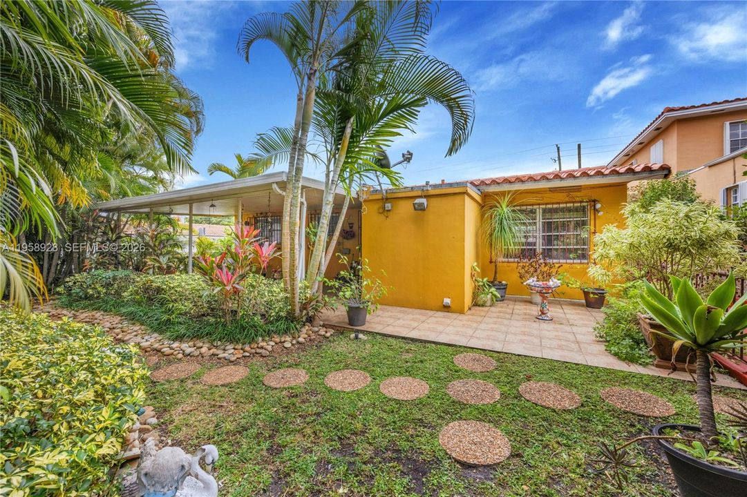 Active With Contract: $1,000,000 (0 beds, 0 baths, 2002 Square Feet)