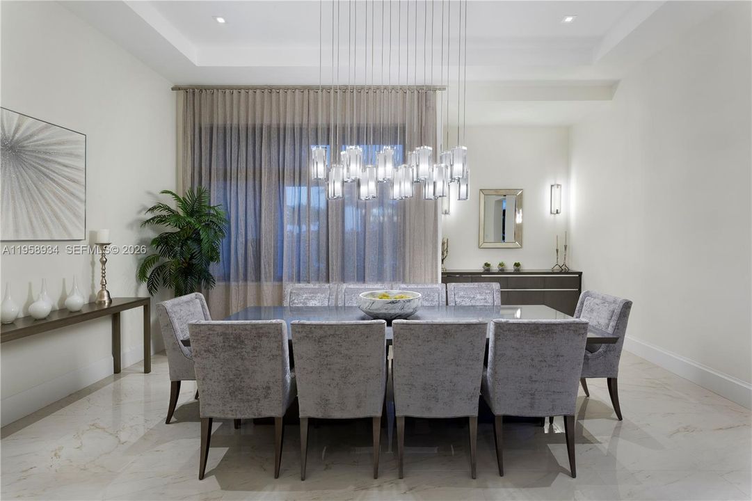 En Venta: $10,000,000 (6 camas, 7 baños, 8000 Pies cuadrados)