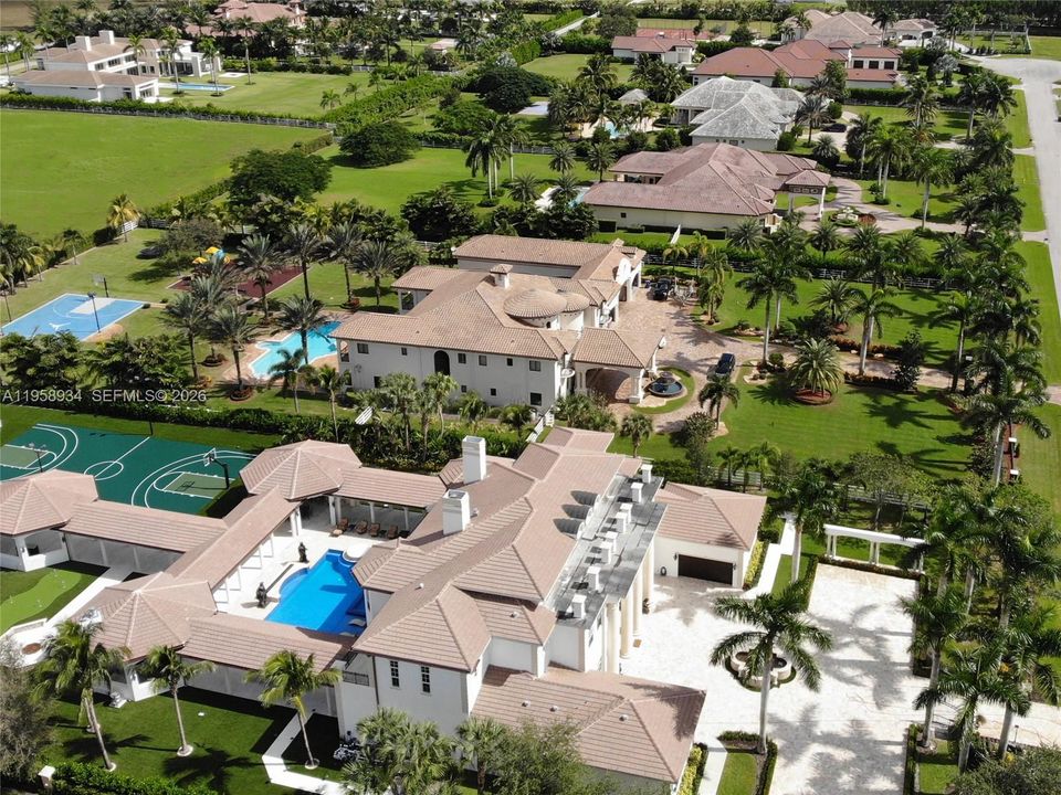 En Venta: $10,000,000 (6 camas, 7 baños, 8000 Pies cuadrados)