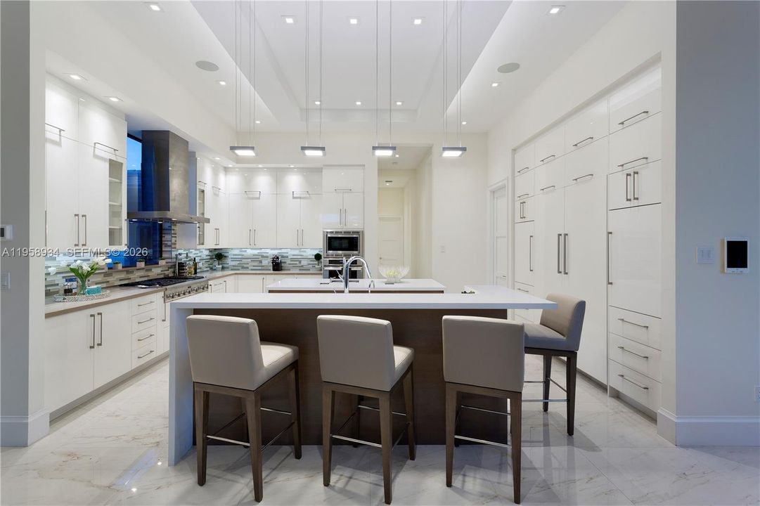 En Venta: $10,000,000 (6 camas, 7 baños, 8000 Pies cuadrados)