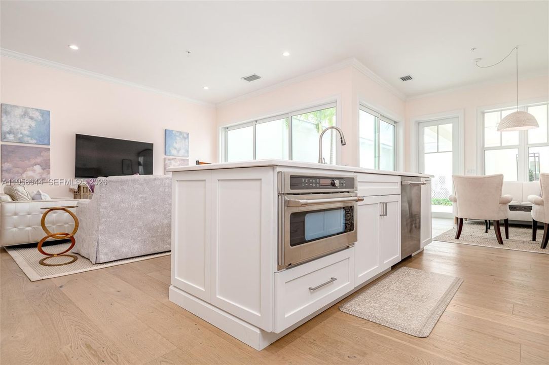 For Rent: $25,000 (3 beds, 3 baths, 2523 Square Feet)