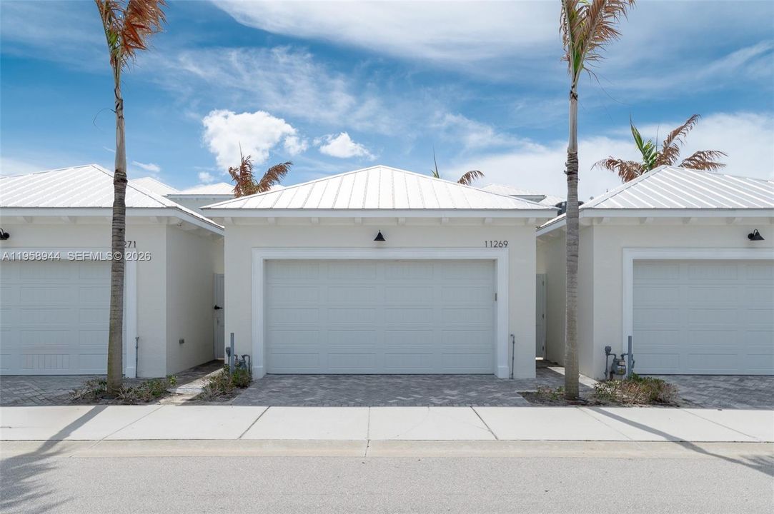 For Rent: $25,000 (3 beds, 3 baths, 2523 Square Feet)