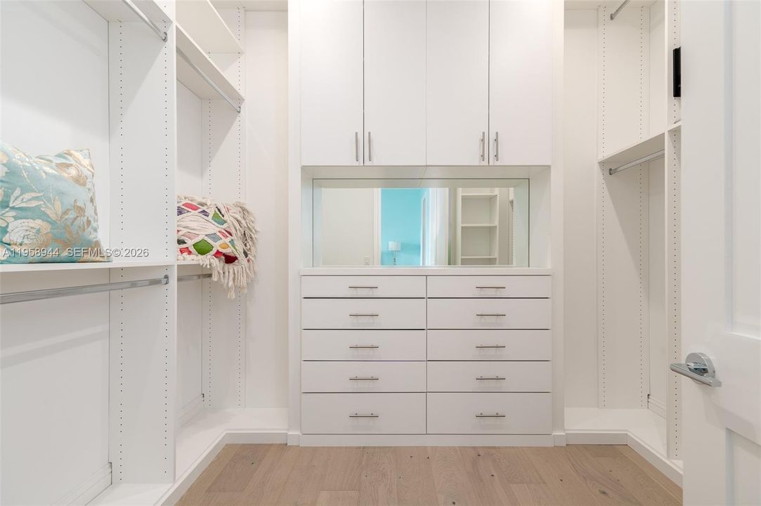 For Rent: $25,000 (3 beds, 3 baths, 2523 Square Feet)