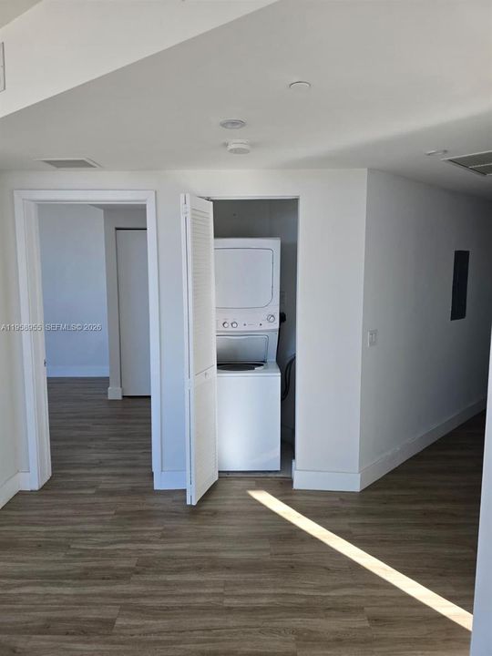 For Sale: $660,000 (2 beds, 2 baths, 864 Square Feet)