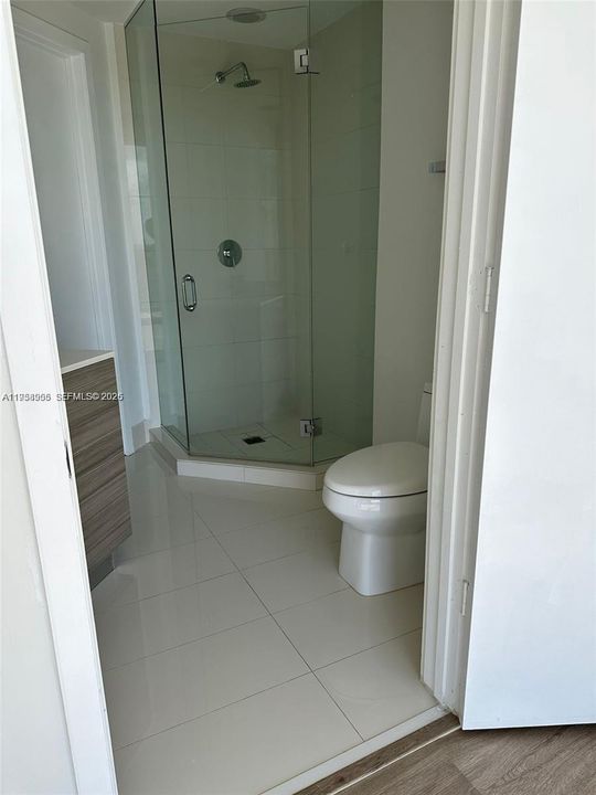 For Sale: $660,000 (2 beds, 2 baths, 864 Square Feet)
