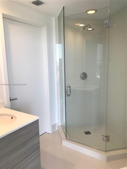 For Sale: $660,000 (2 beds, 2 baths, 864 Square Feet)