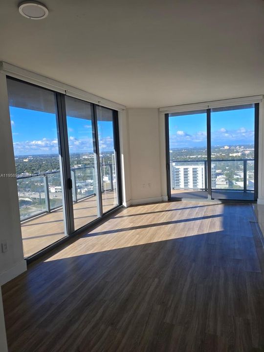 For Sale: $660,000 (2 beds, 2 baths, 864 Square Feet)