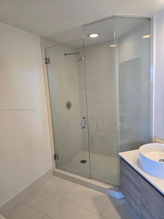 For Sale: $660,000 (2 beds, 2 baths, 864 Square Feet)