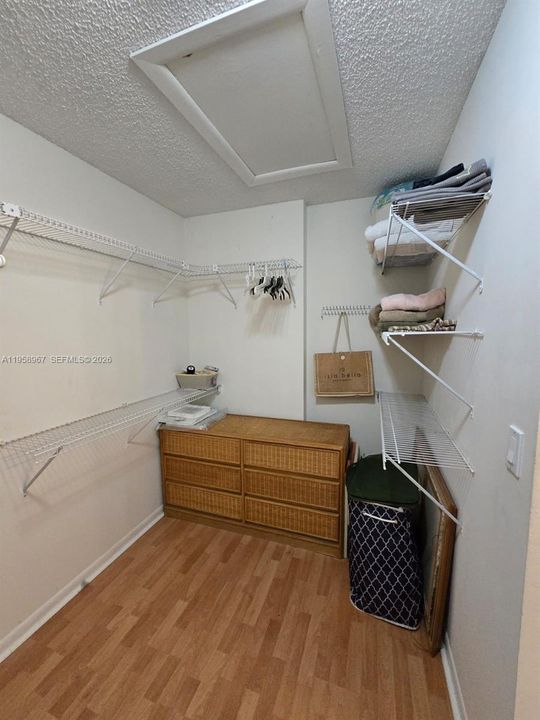 На продажу: $350,000 (2 спален, 2 ванн, 1199 Квадратных фут)