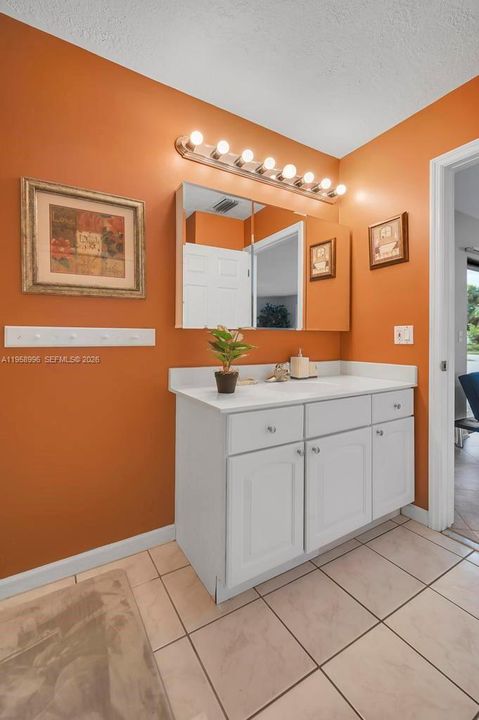 En Venta: $449,900 (3 camas, 2 baños, 1825 Pies cuadrados)