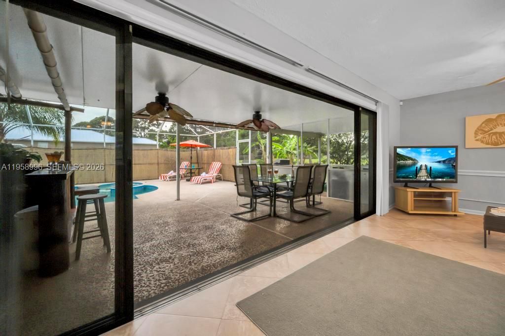 En Venta: $449,900 (3 camas, 2 baños, 1825 Pies cuadrados)