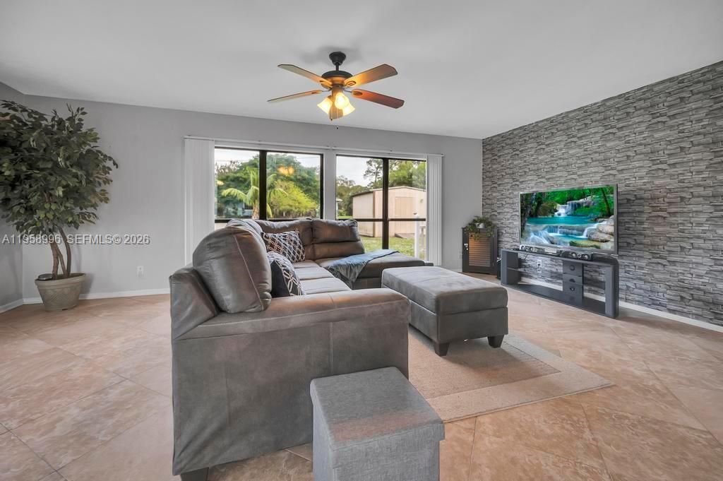 En Venta: $449,900 (3 camas, 2 baños, 1825 Pies cuadrados)