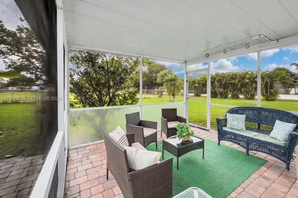 En Venta: $449,900 (3 camas, 2 baños, 1825 Pies cuadrados)