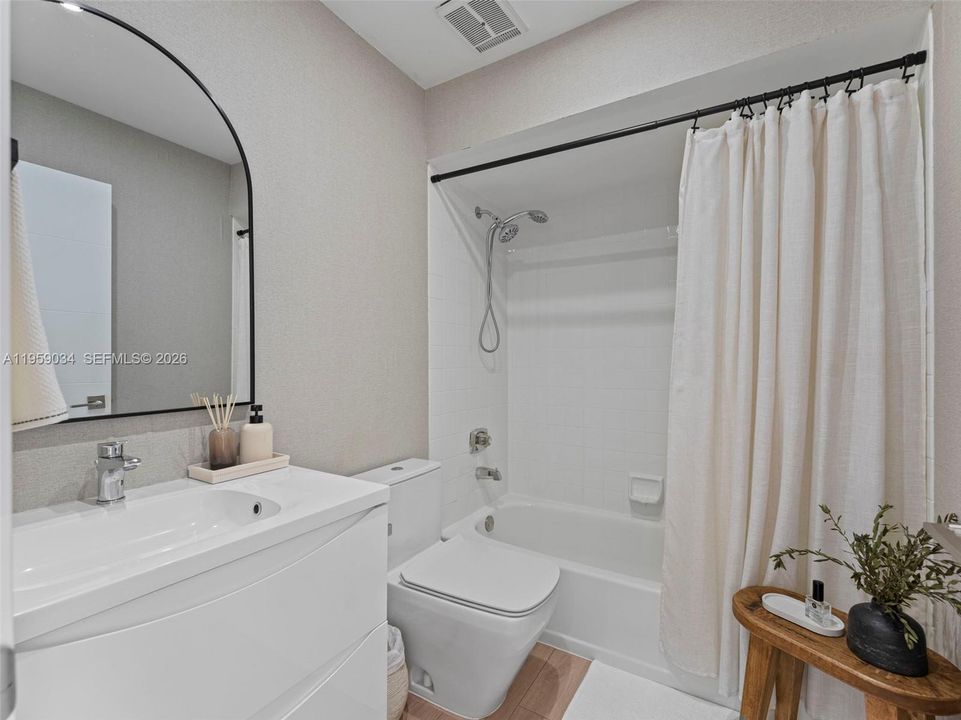 Recently Rented: $4,500 (4 beds, 2 baths, 1459 Square Feet)