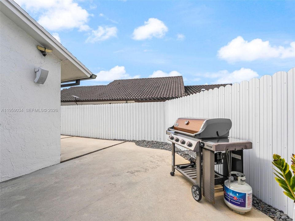 Recently Rented: $4,500 (4 beds, 2 baths, 1459 Square Feet)
