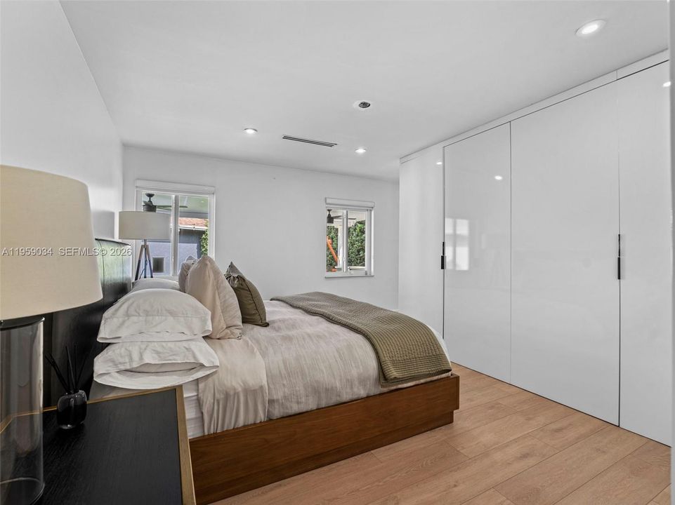 Recently Rented: $4,500 (4 beds, 2 baths, 1459 Square Feet)