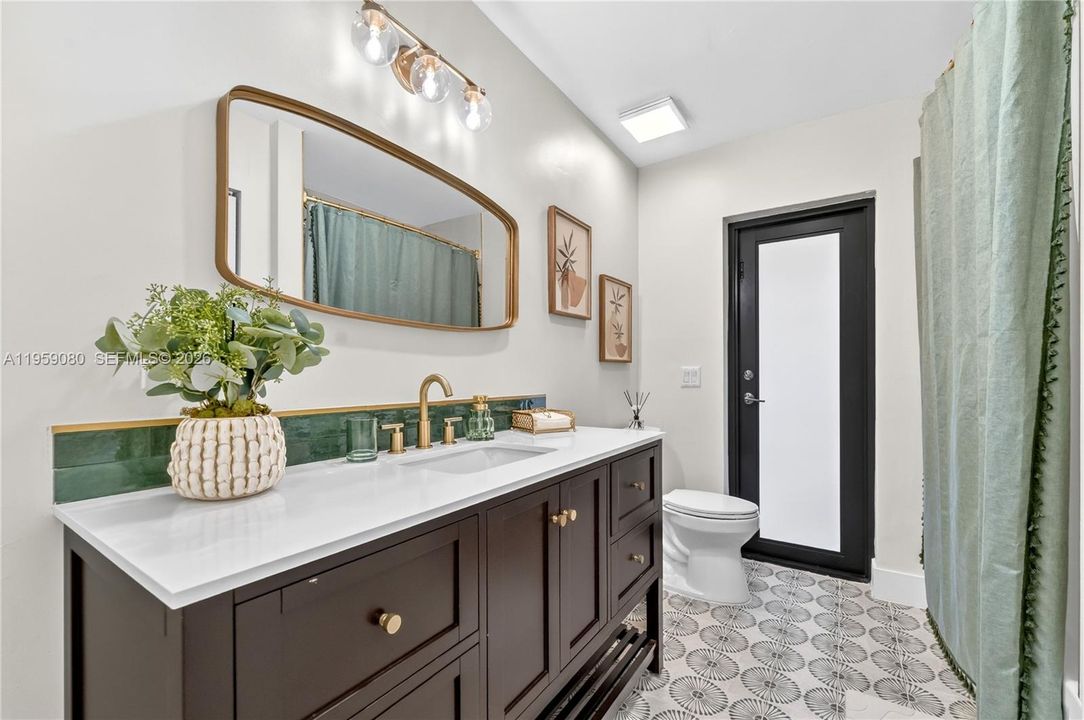 Recently Sold: $1,300,000 (4 beds, 3 baths, 2434 Square Feet)