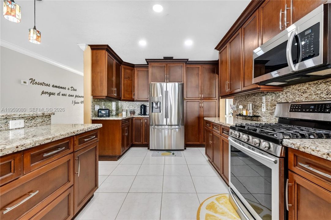 Recently Sold: $1,300,000 (4 beds, 3 baths, 2434 Square Feet)