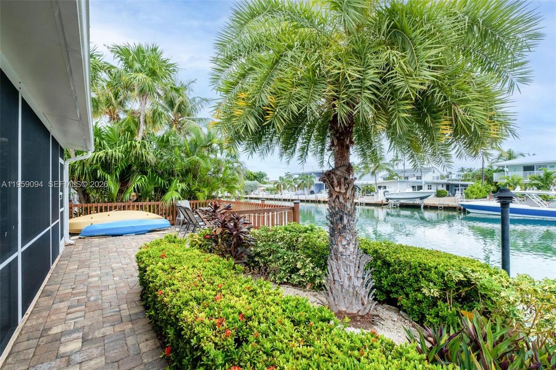 For Sale: $899,995 (2 beds, 2 baths, 990 Square Feet)