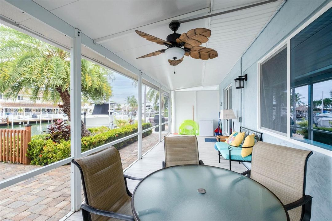 For Sale: $899,995 (2 beds, 2 baths, 990 Square Feet)