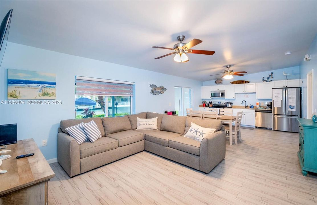 For Sale: $899,995 (2 beds, 2 baths, 990 Square Feet)