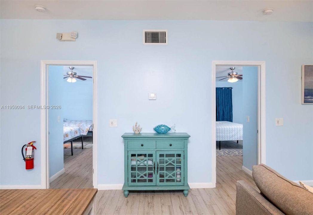 For Sale: $899,995 (2 beds, 2 baths, 990 Square Feet)