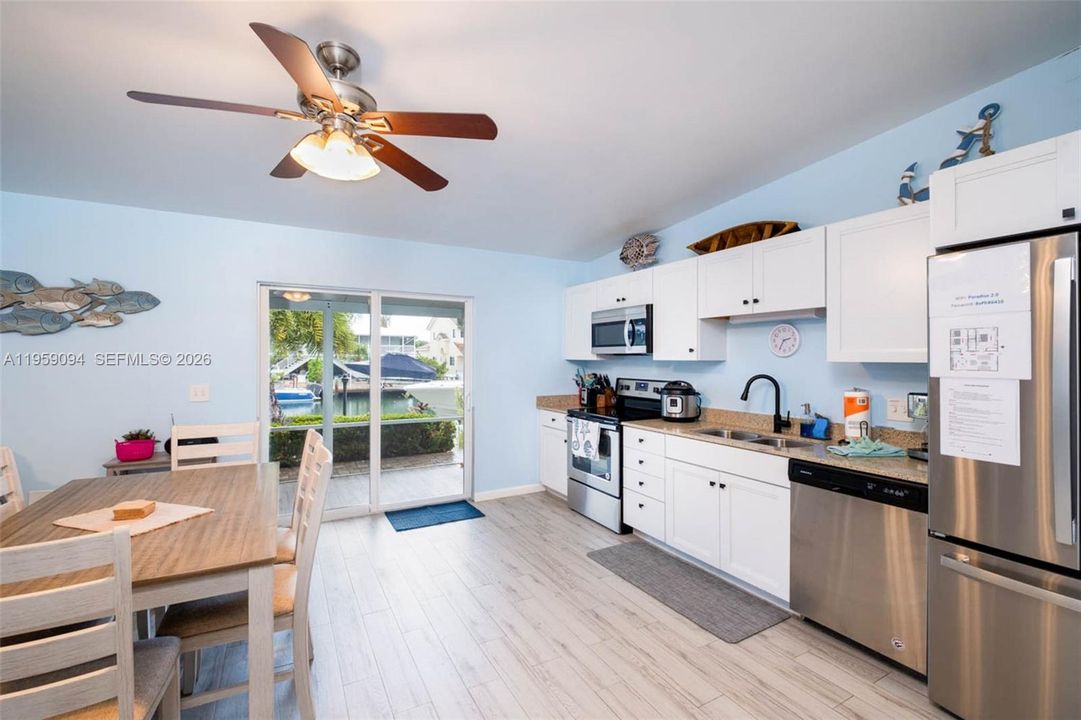 For Sale: $899,995 (2 beds, 2 baths, 990 Square Feet)