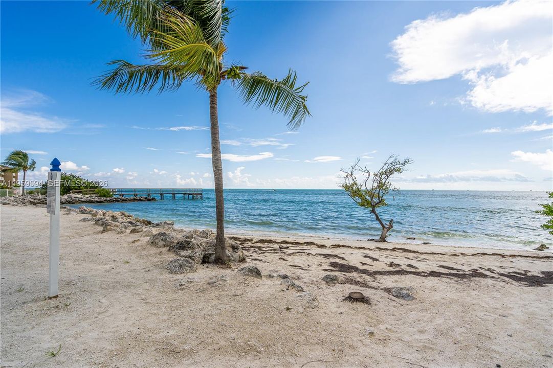 For Sale: $899,995 (2 beds, 2 baths, 990 Square Feet)