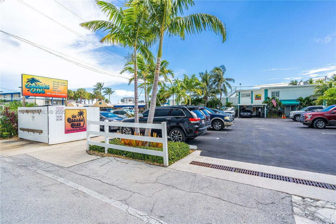 For Sale: $899,995 (2 beds, 2 baths, 990 Square Feet)