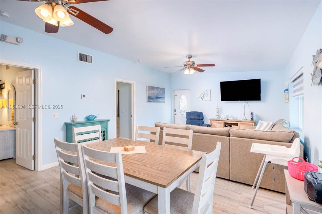 For Sale: $899,995 (2 beds, 2 baths, 990 Square Feet)