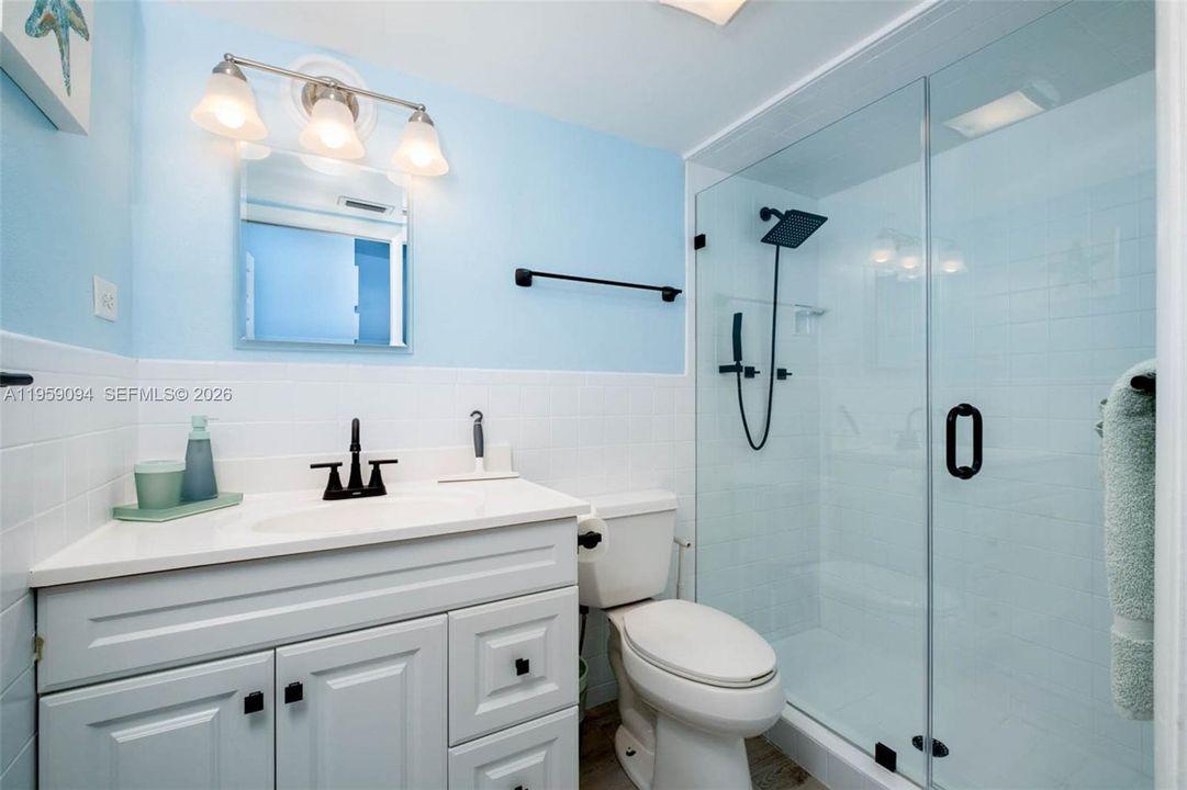 For Sale: $899,995 (2 beds, 2 baths, 990 Square Feet)