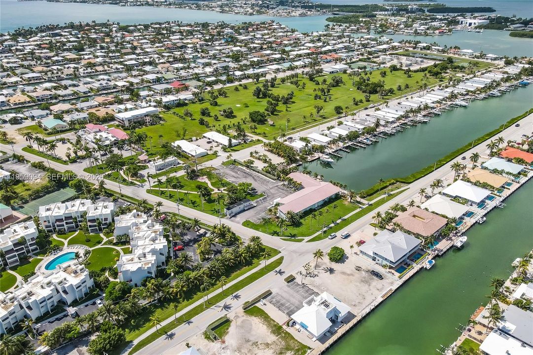 For Sale: $899,995 (2 beds, 2 baths, 990 Square Feet)