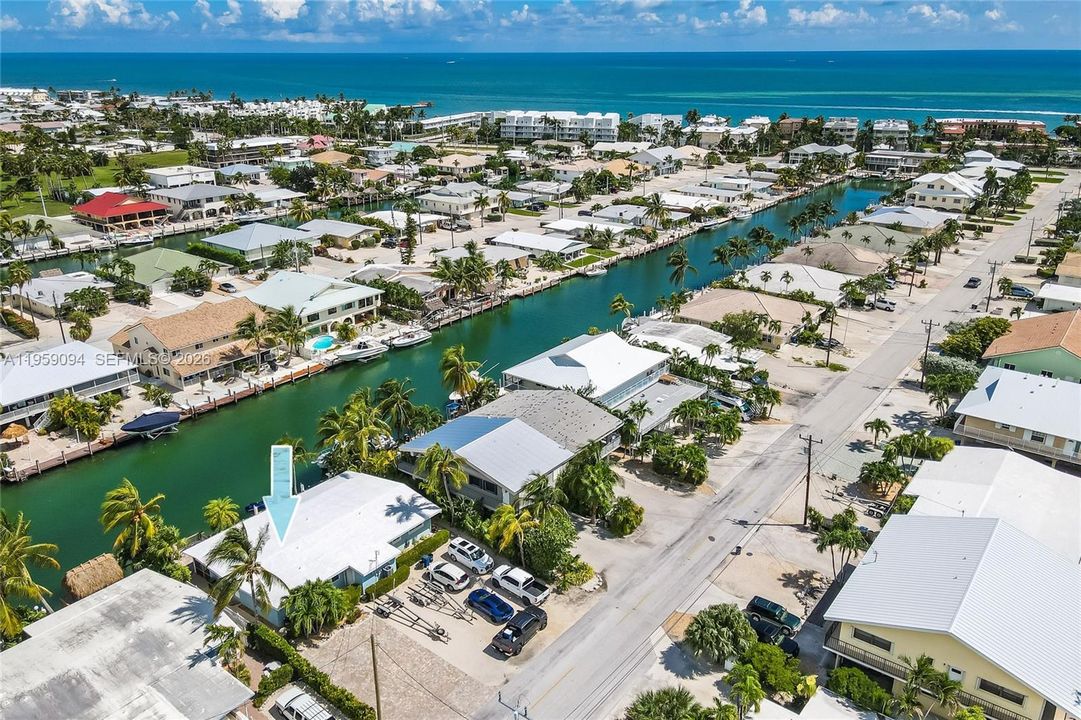 For Sale: $899,995 (2 beds, 2 baths, 990 Square Feet)
