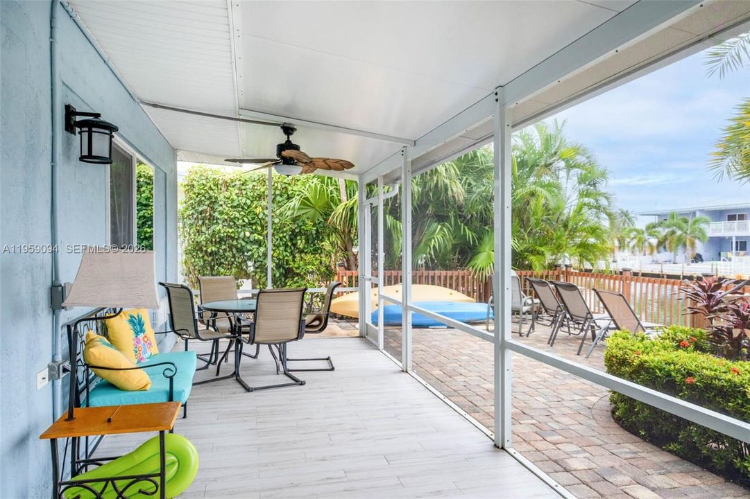 For Sale: $899,995 (2 beds, 2 baths, 990 Square Feet)