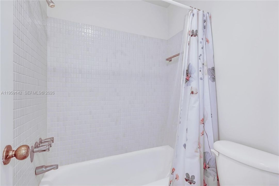 En Venta: $215,000 (2 camas, 2 baños, 1238 Pies cuadrados)