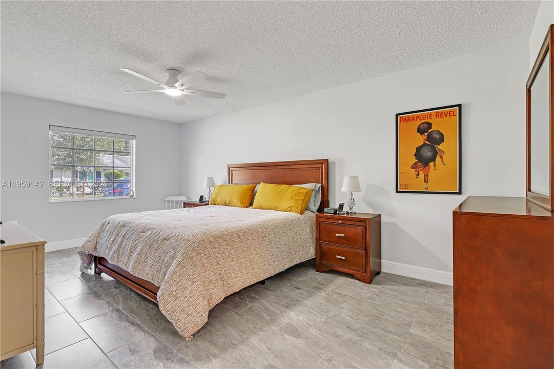 En Venta: $215,000 (2 camas, 2 baños, 1238 Pies cuadrados)
