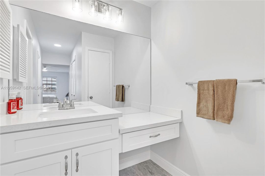 En Venta: $215,000 (2 camas, 2 baños, 1238 Pies cuadrados)