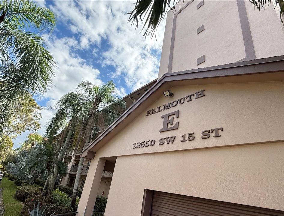 Recently Sold: $129,000 (2 beds, 2 baths, 1137 Square Feet)
