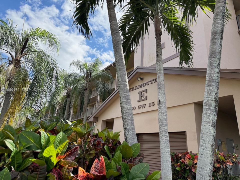 Recently Sold: $129,000 (2 beds, 2 baths, 1137 Square Feet)