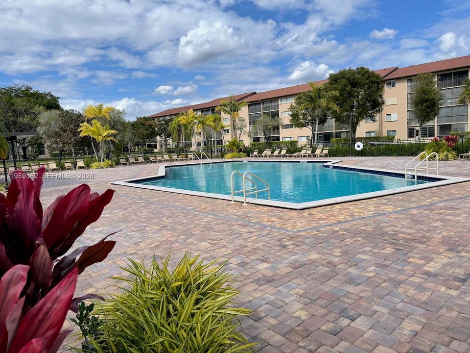 Recently Sold: $129,000 (2 beds, 2 baths, 1137 Square Feet)