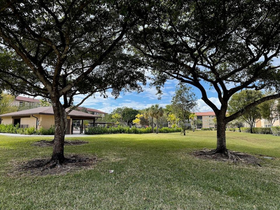 Recently Sold: $129,000 (2 beds, 2 baths, 1137 Square Feet)