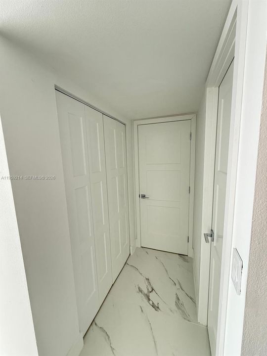 For Sale: $199,999 (1 beds, 1 baths, 825 Square Feet)