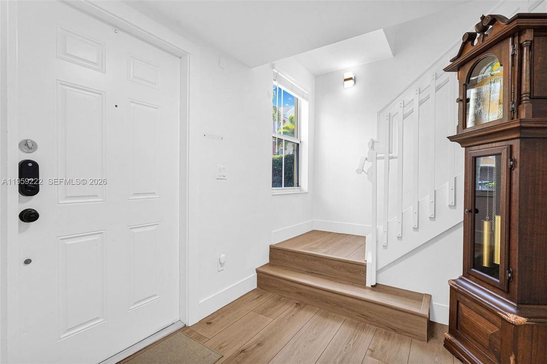 For Sale: $550,000 (3 beds, 3 baths, 1854 Square Feet)