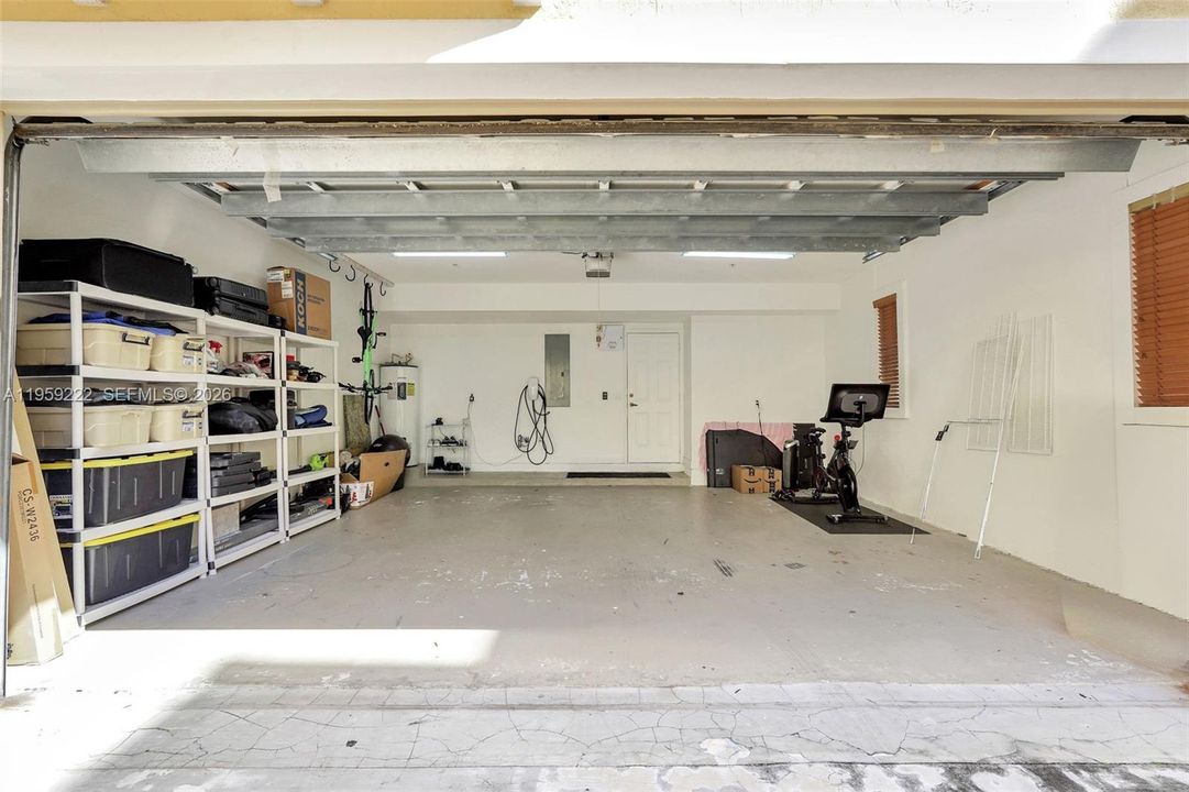 For Sale: $550,000 (3 beds, 3 baths, 1854 Square Feet)